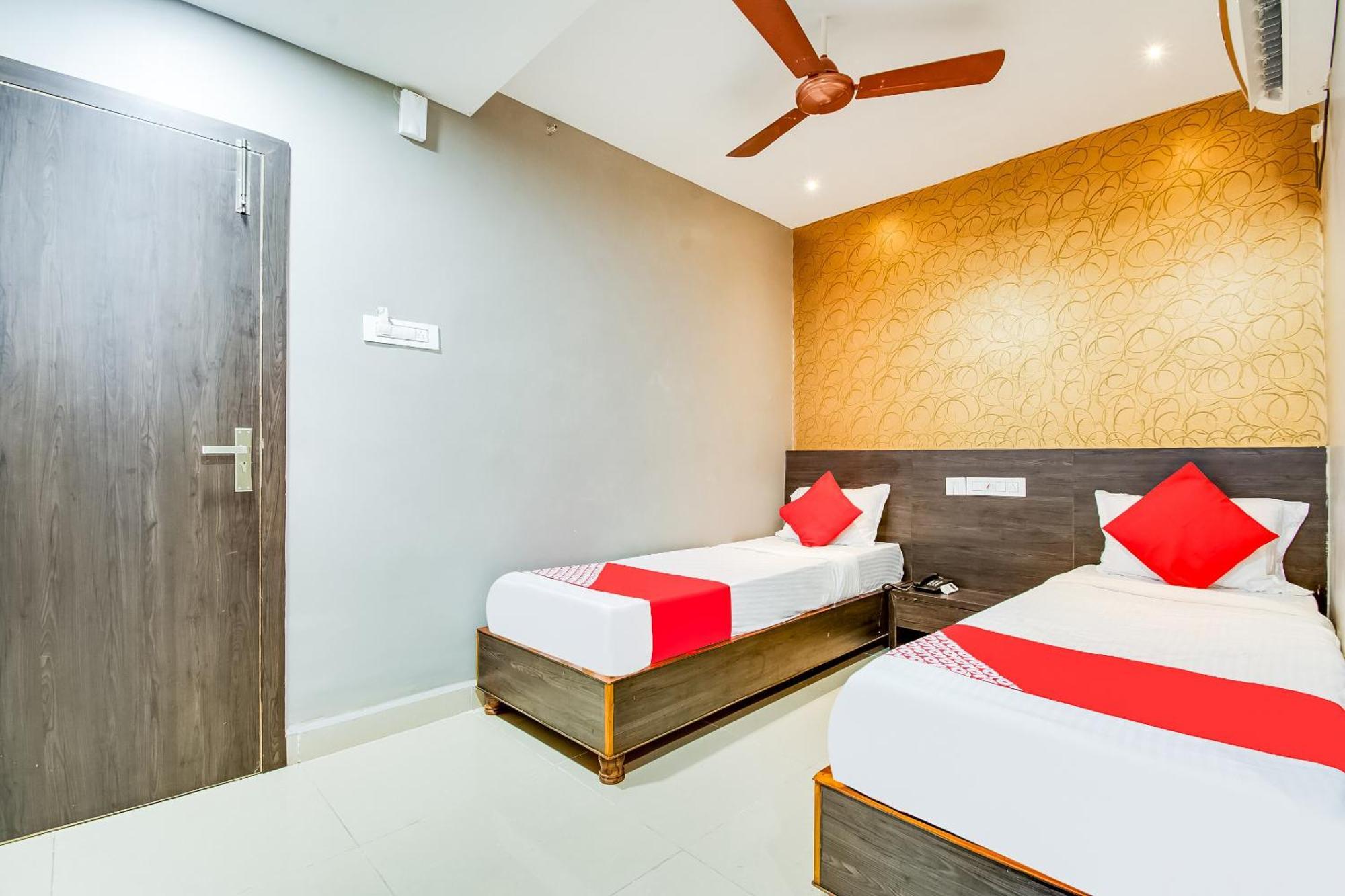 Hotel Cj Inn Vijayawada Bagian luar foto