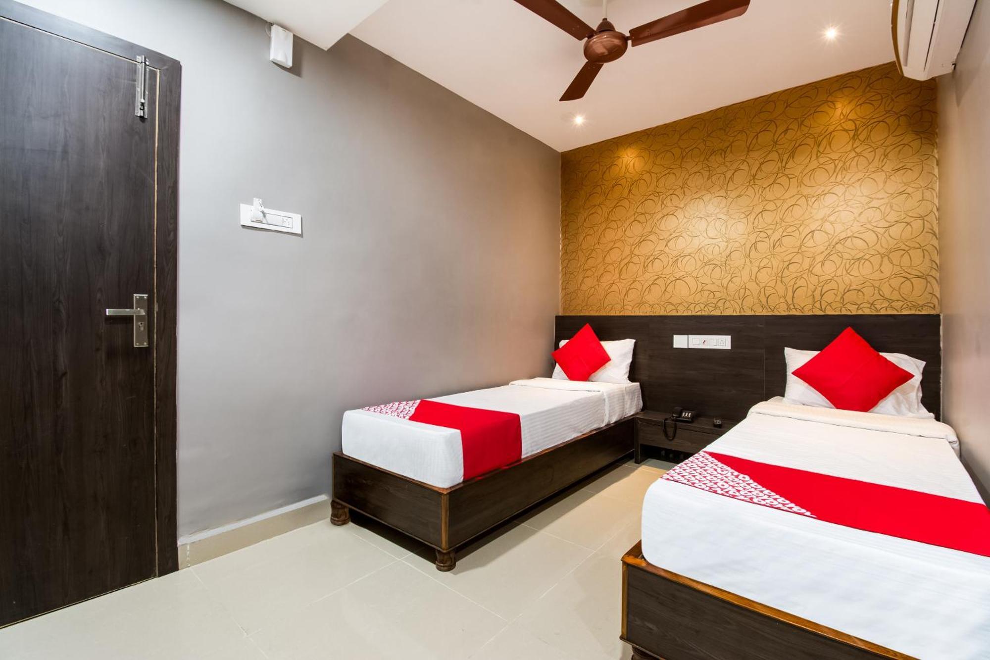 Hotel Cj Inn Vijayawada Bagian luar foto